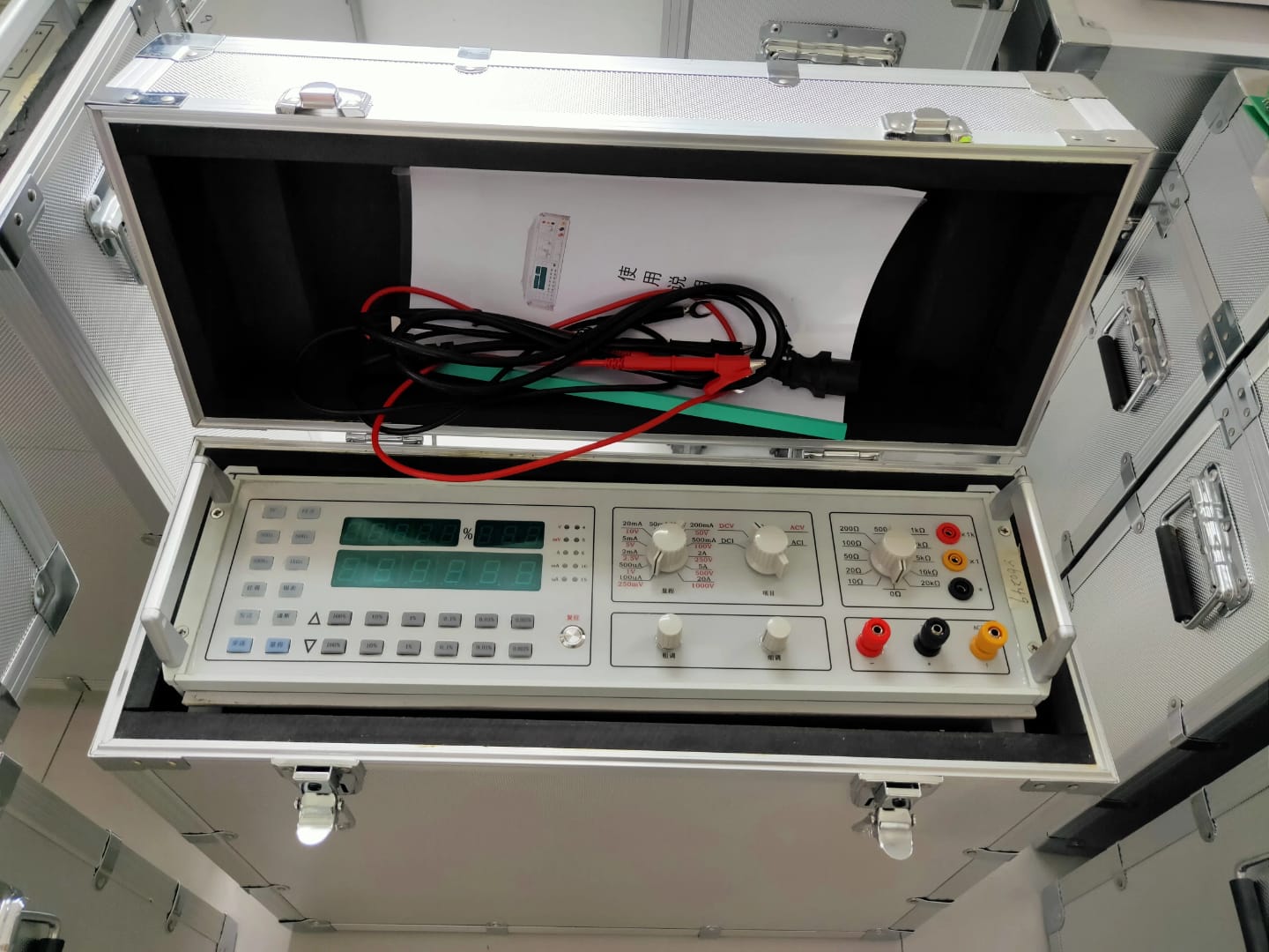 High Precision Multifunction Calibrator (ET1625) View 2